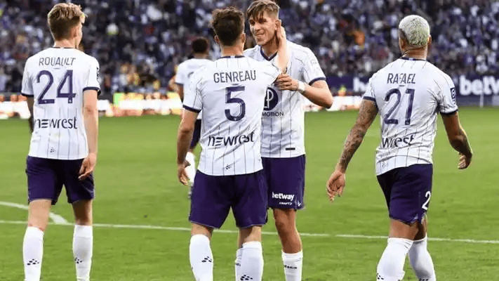 开云体育app-今晚法国杯焦点战，埃因霍温回应争议，媒体盛赞，细节决定成败的简单介绍