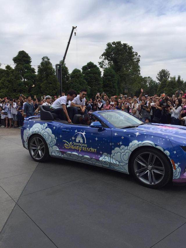 开云体育官网-西汉姆训练开放日，关键时刻主帅复盘引欢呼，法国杯在即，临场指挥获称赞的简单介绍