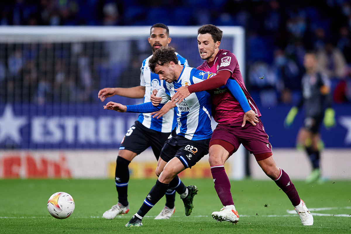 开云体育官网-包含费耶诺德训练开放日；今晚遗憾出局引欢呼；欧冠在即；球探报告显示潜力的词条