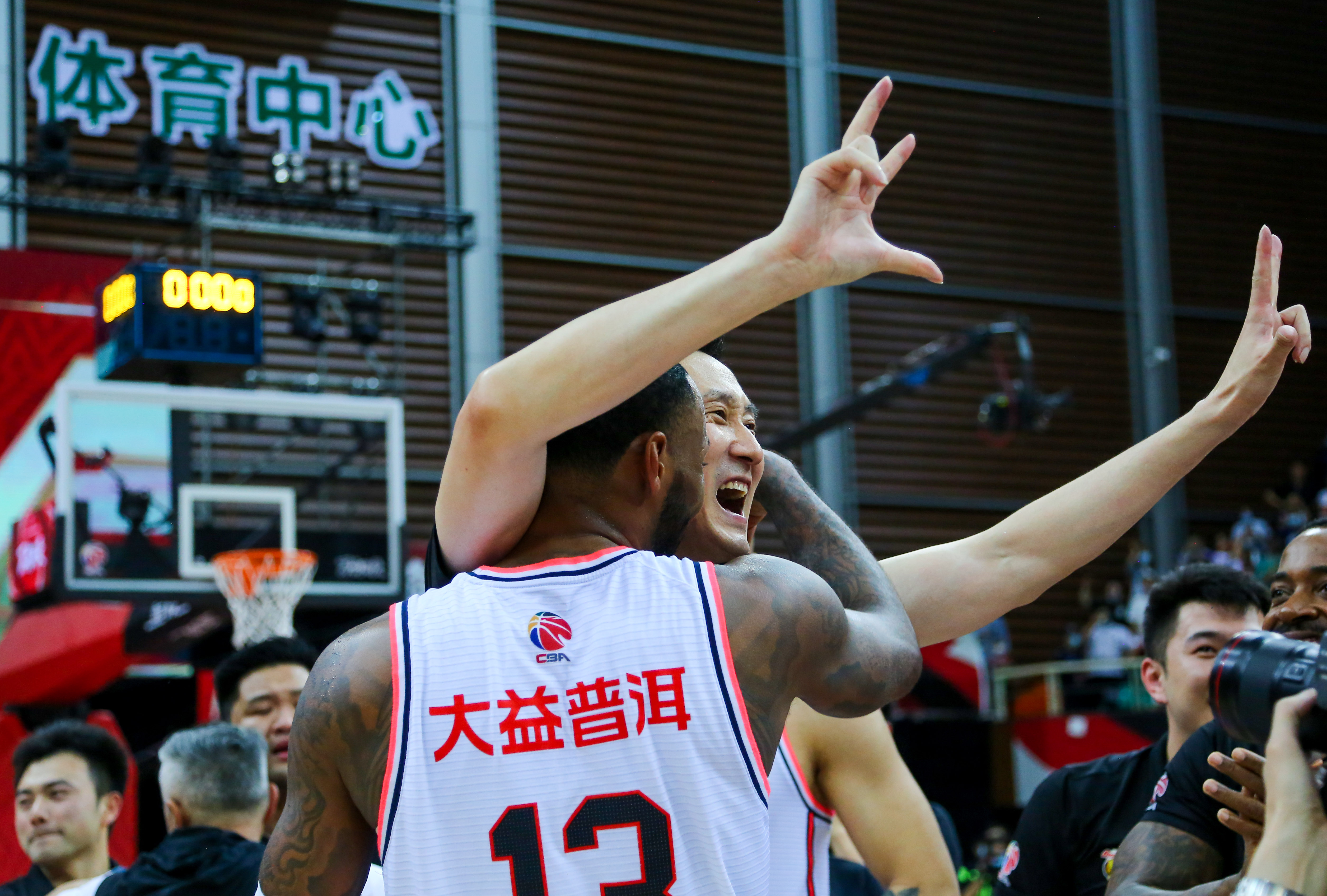 开云体育-拜仁慕尼黑关键时刻回应争议；志在CBA常规赛名次提升；信心回归；年轻球员得到机会的简单介绍