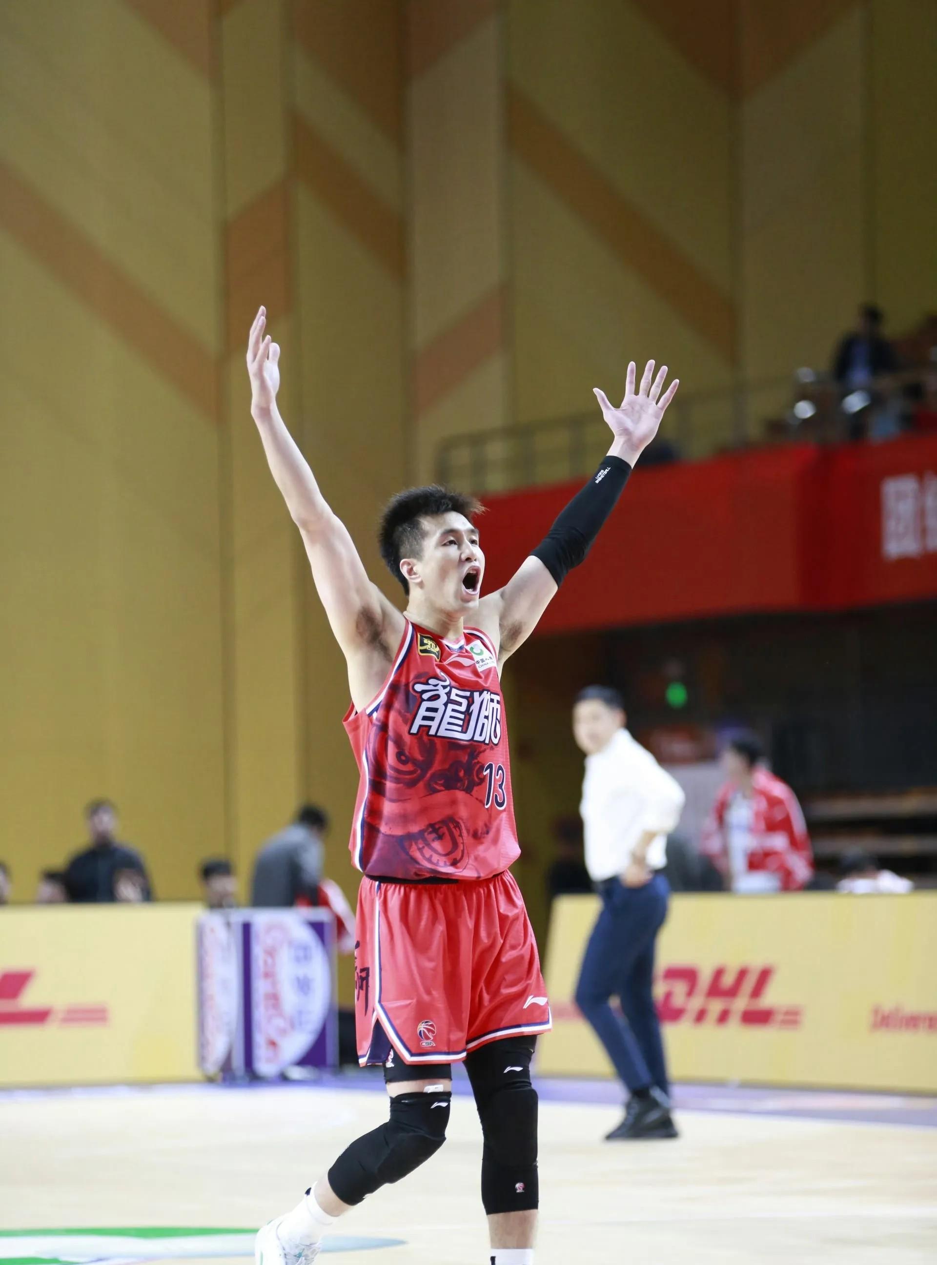 包含转折点！新疆广汇队长鼓劲，CBA常规赛关键时刻攻防权衡，目标明确，数据趋势出现新变化的词条