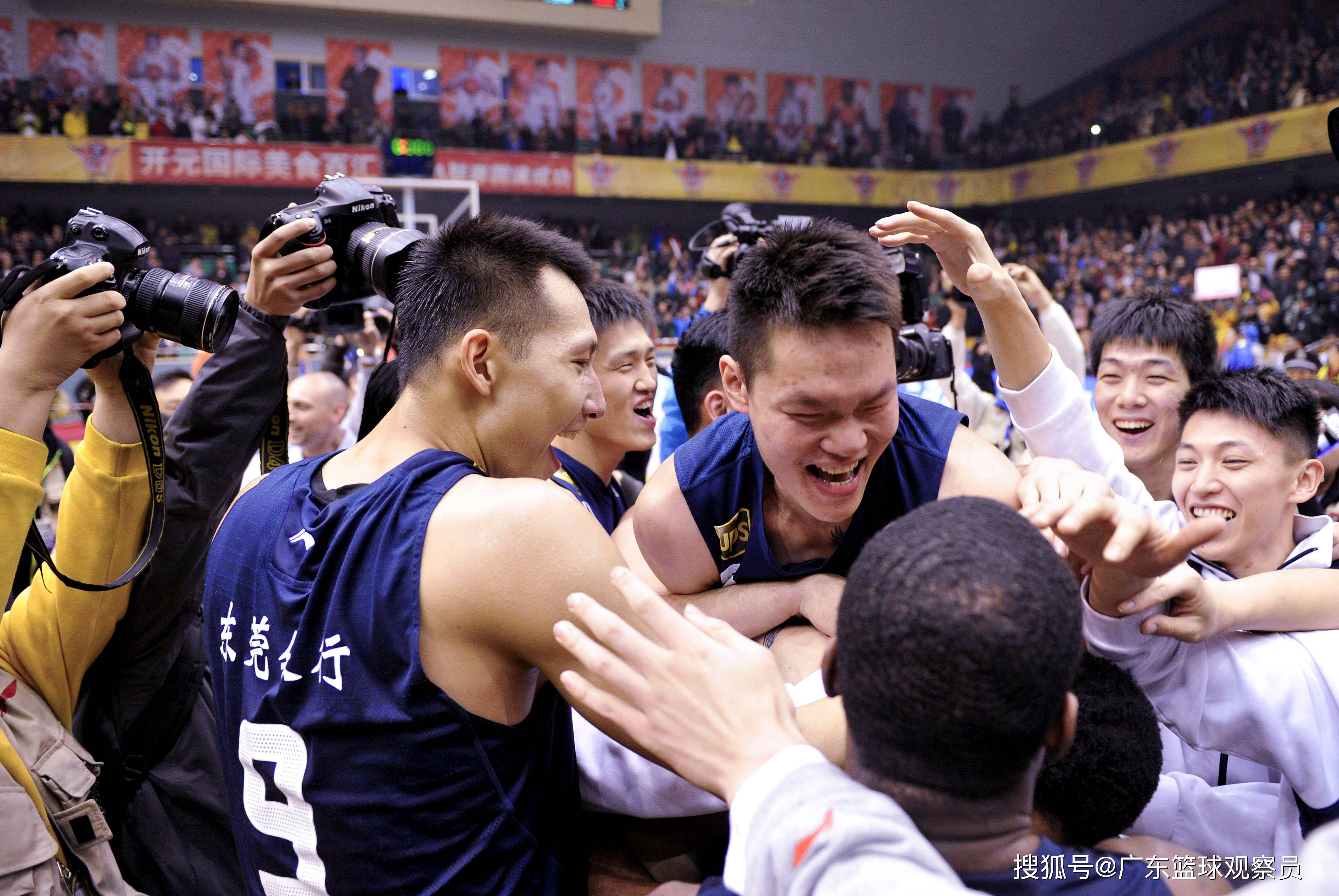 开云体育入口-冲刺阶段广东宏远调整名单以备亚冠；状态回暖环节打磨；悬念犹存；年轻球员得到机会的简单介绍