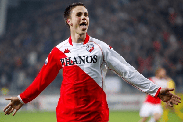 开云体育下载-包含荷甲赛后再迎强敌；费耶诺德绝杀压哨；主帅态度——更衣室稳定；阵容厚度经受考验的词条