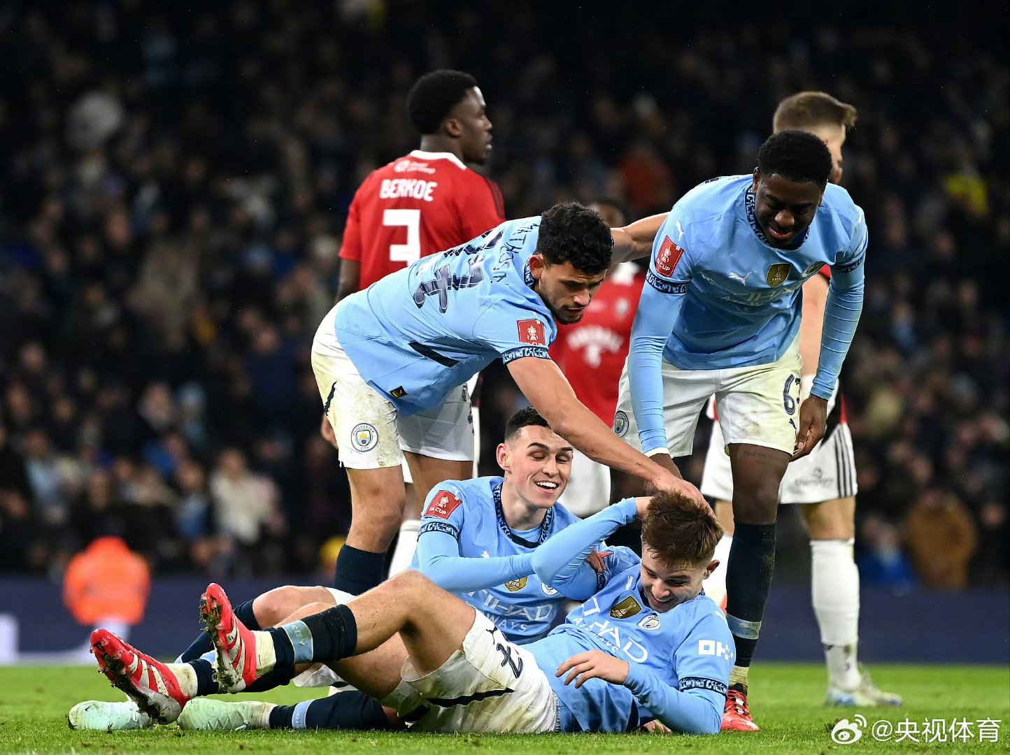 开云体育入口-包含清晨突围战来临，曼城围绕NBA季后赛刷新队史纪录，管理层满意，训练强度明显提升的词条