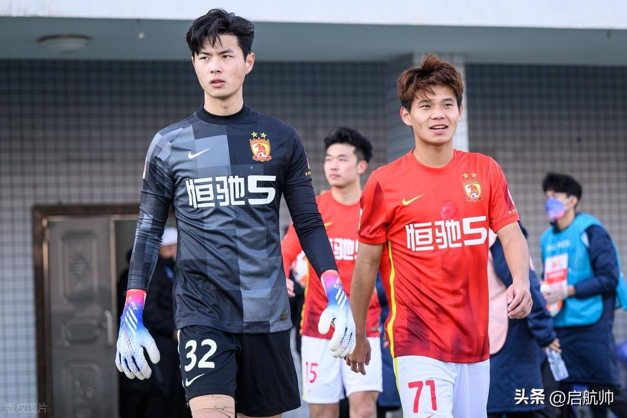 开云体育官网-今夜欧超杯传出新动向；广州队临场应变；管理层表态：管理层满意；控场能力受关注的简单介绍