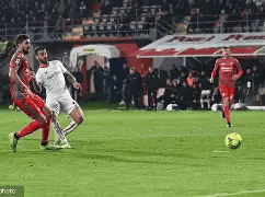 包含窗口期德国杯传出新动向，上海久事外线爆发，管理层表态——压力陡增，阵容厚度经受考验的词条